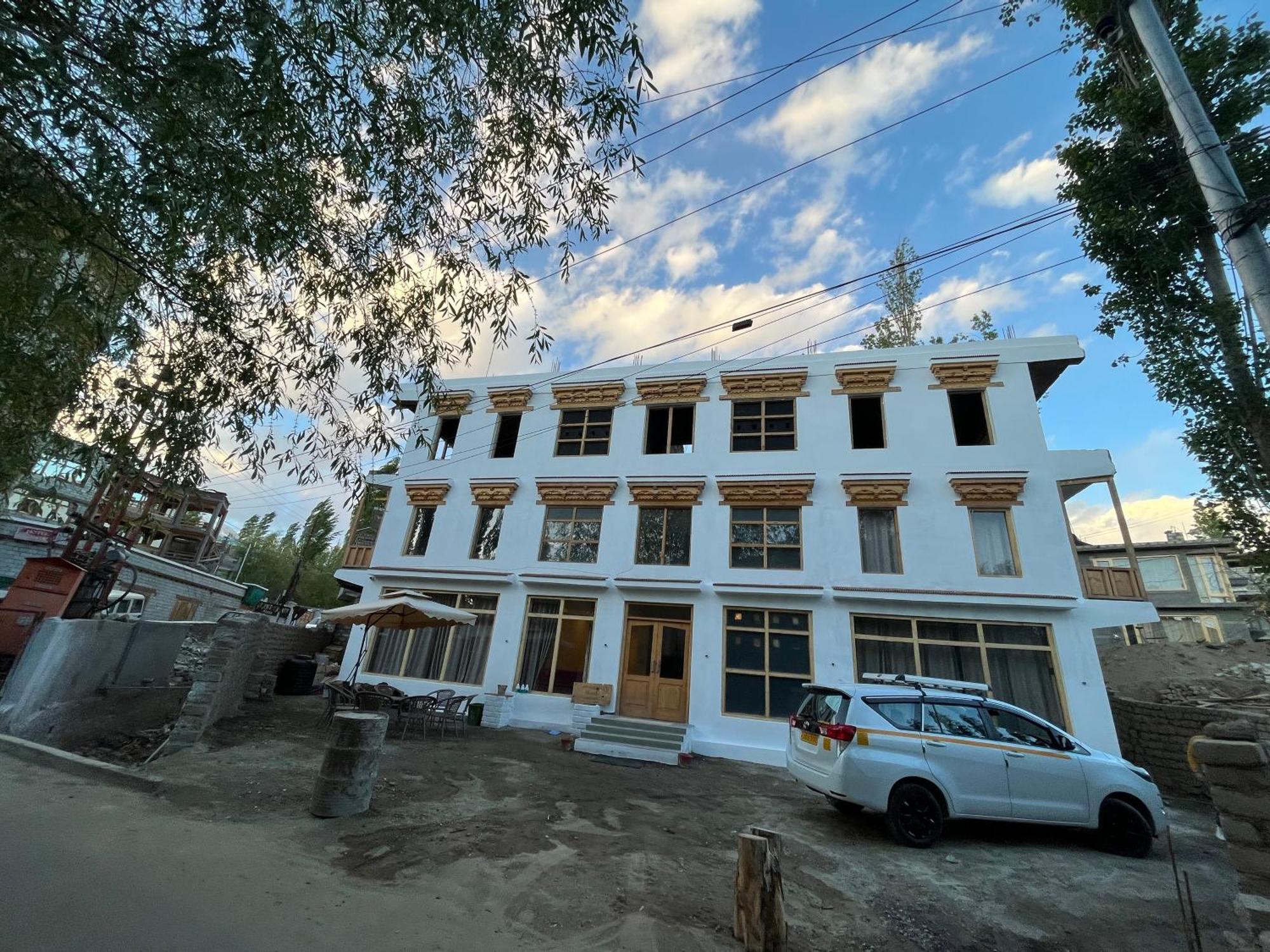 Hotel Honey Bee à Leh Extérieur photo